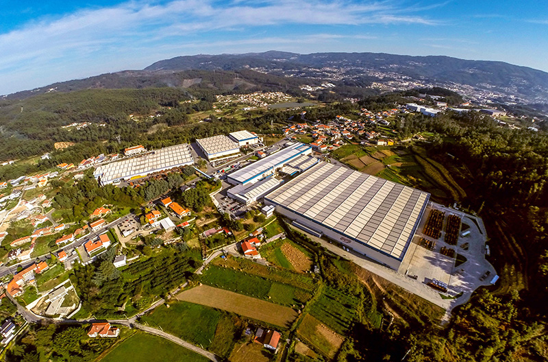 Atuais instalaes da Ferpinta, em Vale de Cambra. A nova unidade estar localizada em Oliveira de Azemis e ter uma rea total 50.000 m2, com 16...