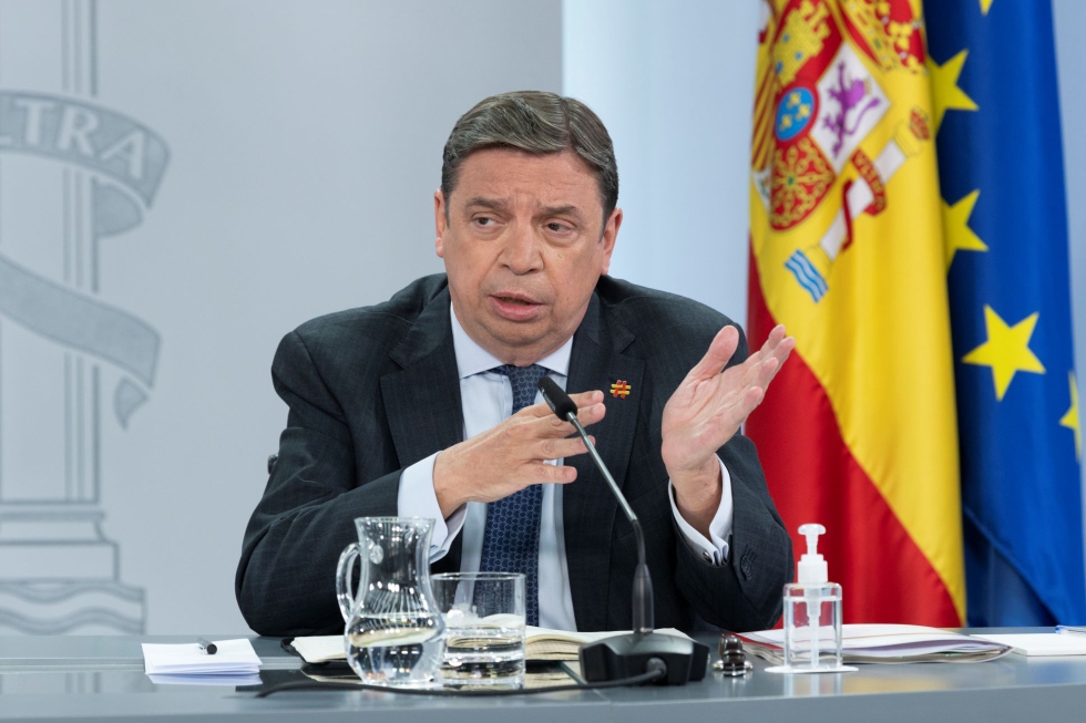 Luis Planas, ministro de Agricultura, durante la explicacin de las medidas del Gobierno contra la sequa
