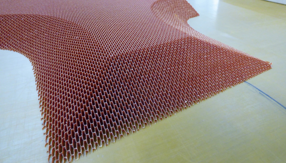 Con el material de �panel de abeja� Cormaster...