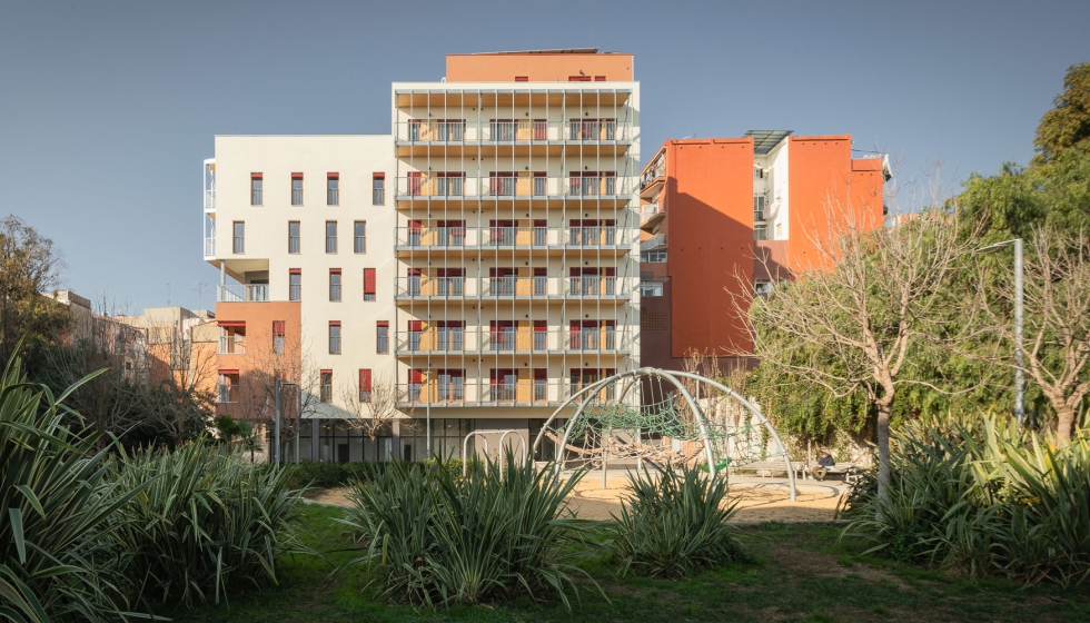 Cirerers es un edificio que se ha diseado para que est abierto al barrio. Foto: Joan Guillamat