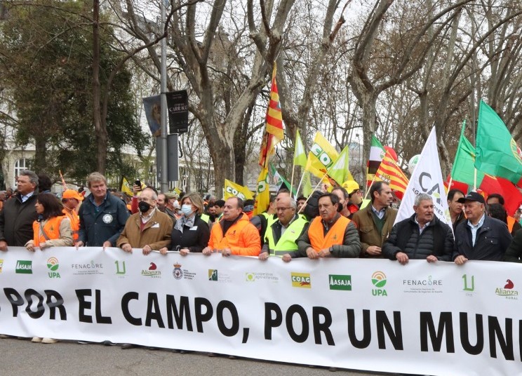 Pancarta inicial de la Manifestacin por el Campo del 20M, con Andrs del Campo...