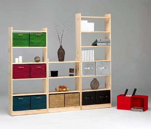 Las estanteras decorativas de la serie Basik incorporan cajas de fibra natural