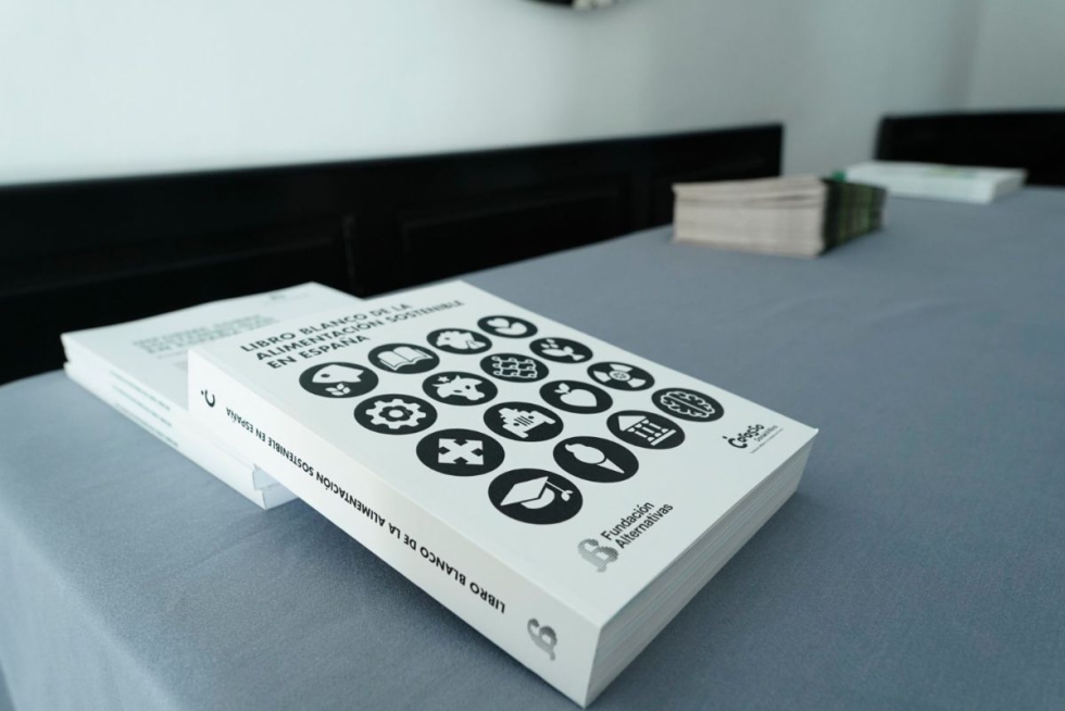 El libro recoge cinco pilares para configurar una hoja de ruta hacia un sistema alimentario sostenible... El libro recoge cinco pilares para configurar una hoja de ruta hacia un sistema alimentario sostenible...