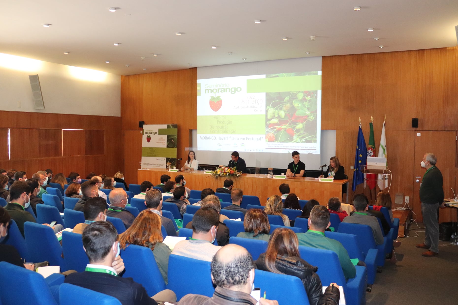 Ao todo, marcaram presena no seminrio do morango cerca de 120 pessoas