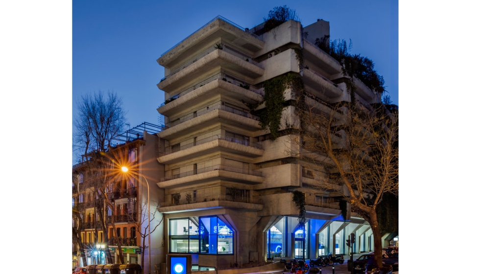 'La Casa de la Luz' se ha ubicado en los bajos del emblemtico edificio 'Oasis' del reconocido arquitecto Fernando Higueras. Guillermo Gutierrez...