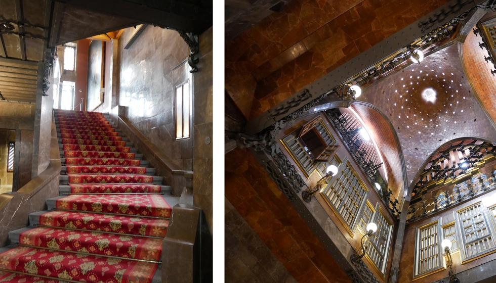 La escalinata del acceso principal al Palau Gell y los artesonados del techo dan buena muestra de la joya arquitectnica del edificio...