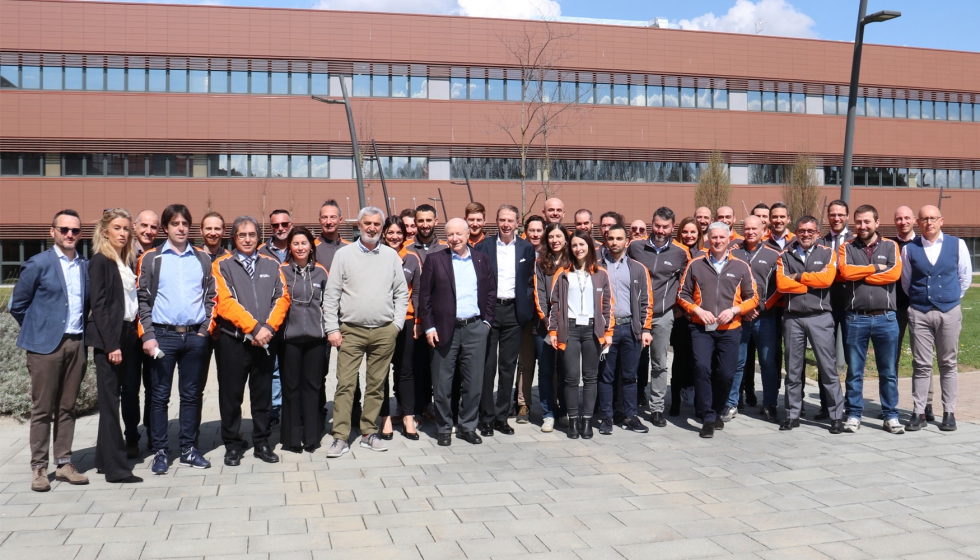 El equipo de Prima Additive Srl, la empresa nacida de la escisin de la unidad de negocio del Grupo Prima Industrie dedicada a la fabricacin aditiva...