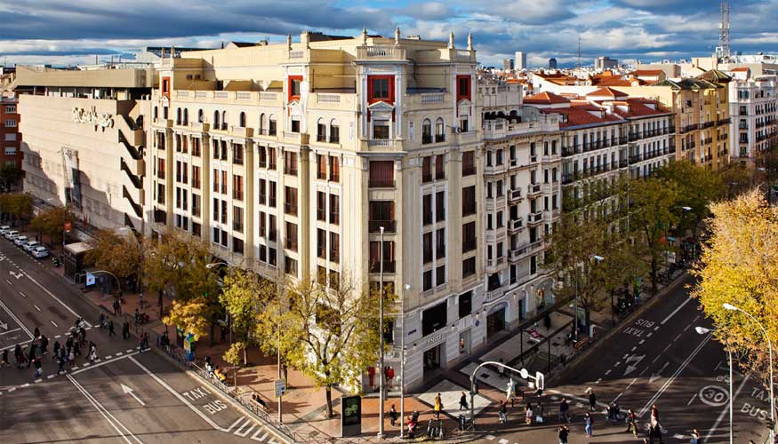 La majestuosa fachada del edificio de la calle Goya, 89 de Madrid, donde se expone Casa Decor 2022 hasta el 22 de mayo. Foto: Nacho Uribesalazar...