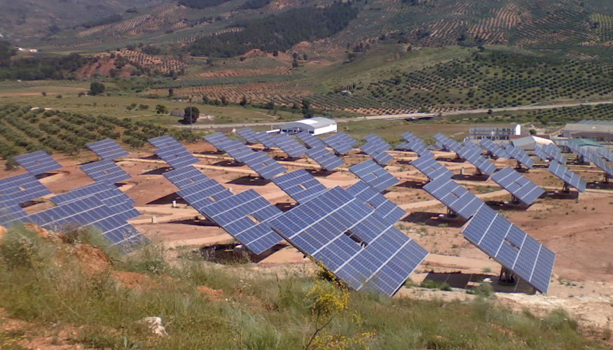 En Espaa, ms de 73 GW de proyectos solares estn en proceso de construccin y conexin a la red, pero solo el 18...