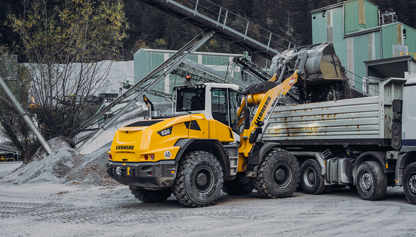 Cargadora de ruedas L 526 de Liebherr en trabajo de canteras