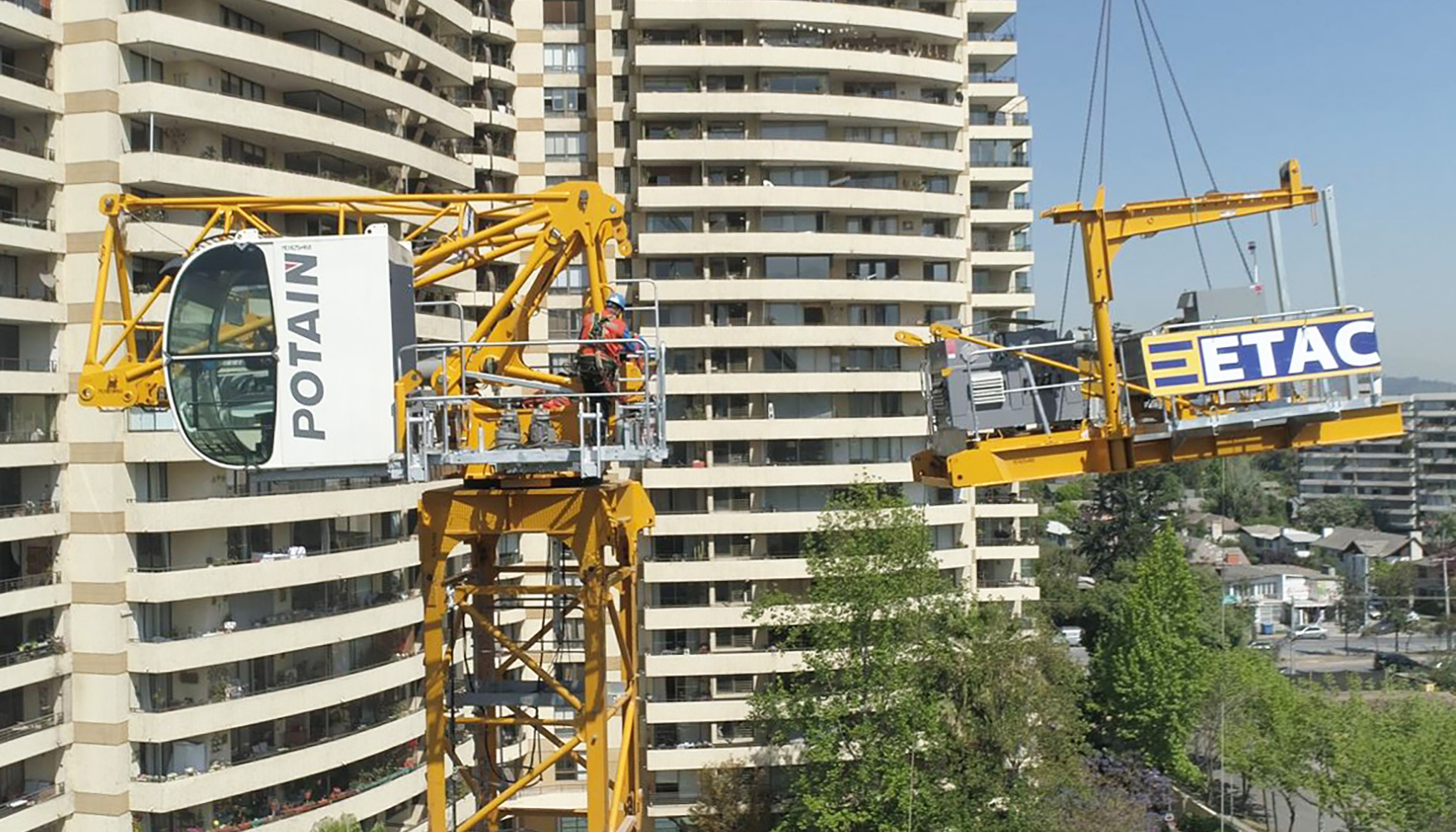 La empresa de gras y equipos de construccin con sede en Santiago de Chile ha sacado un gran provecho de la flexibilidad y versatilidad de la...