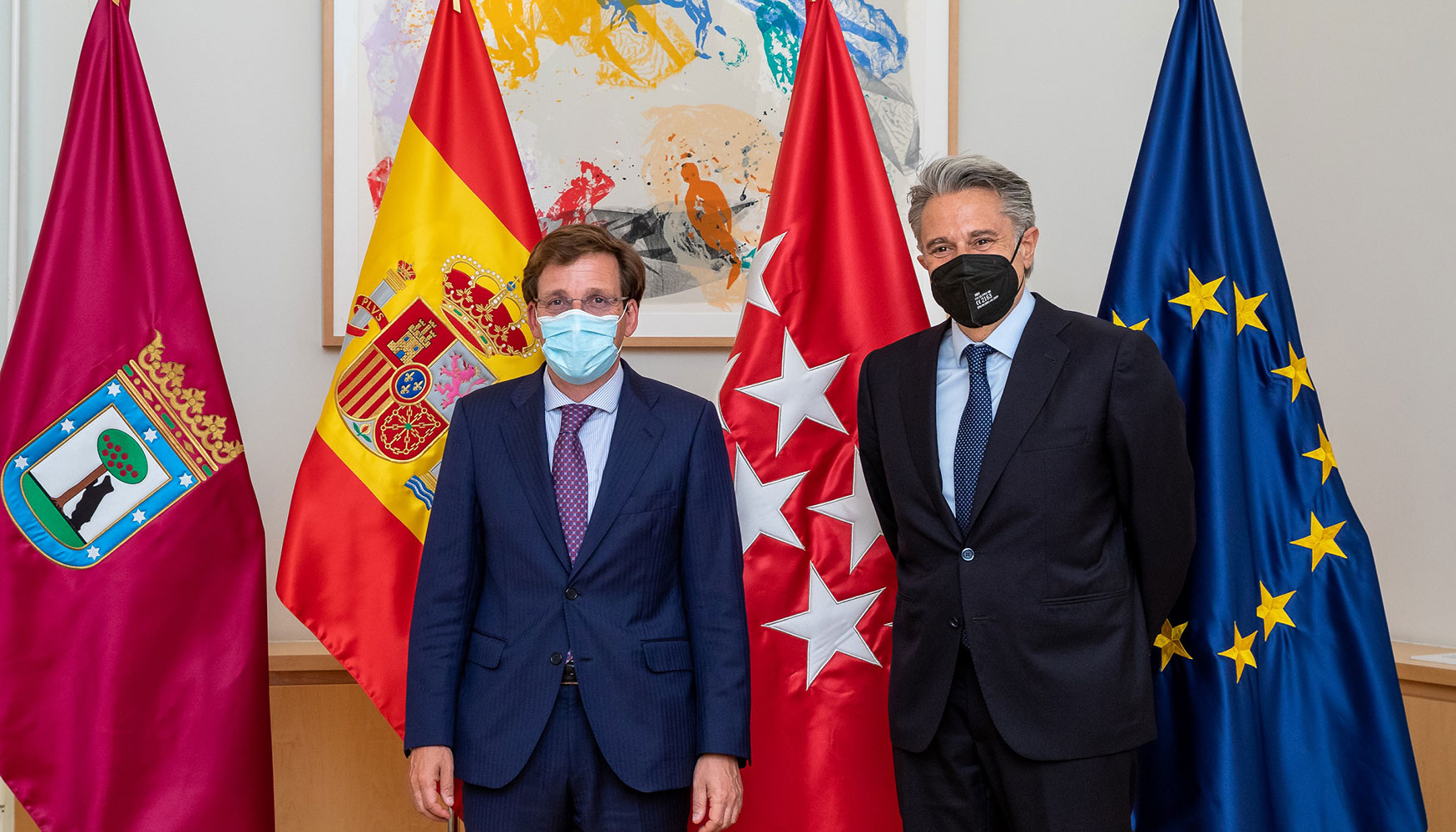 El alcalde de Madrid, Jos Luis Martnez-Almeida, con Alberto Granados, presidente de Microsoft Espaa