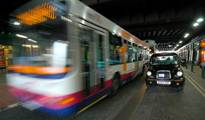 Los objetivos son mejorar la velocidad comercial y, por consiguiente, la calidad del servicio que se ofrece al ciudadano.Foto: Ove Tpfer...