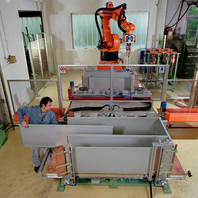 Para cubrir toda la gama de productos con un mismo robot, Kuka incorpor al KR 125 con alcance estndar de 2...
