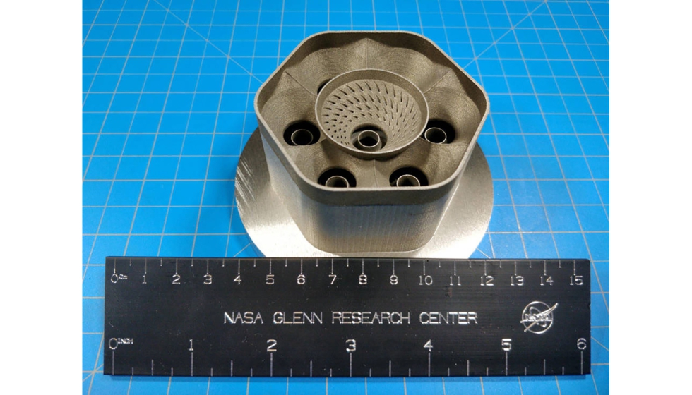 Esta cmara de combusto de um motor de turbina (misturador combustvel-ar) foi impressa em 3D na NASA Glenn e  um exemplo de um componente difcil...
