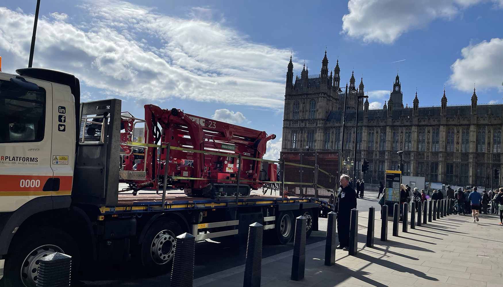 Descarga de la plataforma de orugas CMC S23 en el Palacio de Westminster