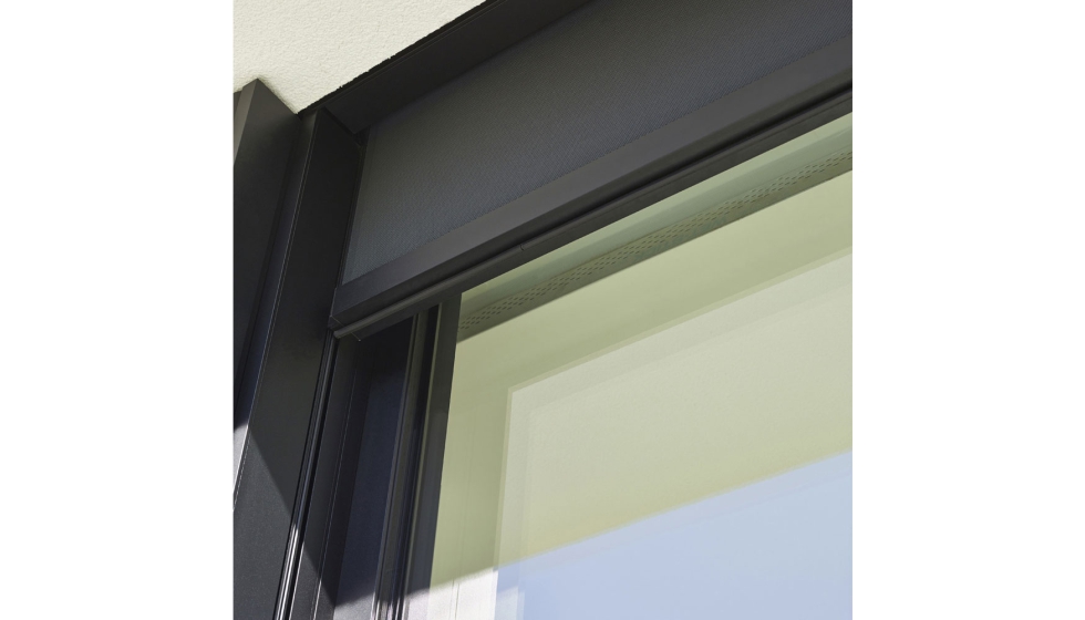 El diseo minimalista de Fixscreen Minimal y su tejido de proteccin solar resistente al viento permiten que se adapten a todo tipo de ventanas...