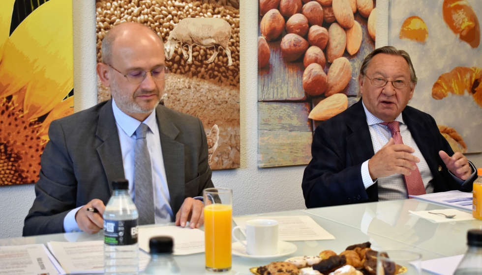 Jos Miguel Herrero, director general de Industria Alimentaria del Ministerio de Agricultura, Pesca y Alimentacin, y Felipe Ruano...