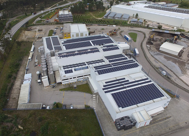 Em 2020, a Logoplaste Mealhada instalou 1.890 painis solares fotovoltaicos, que permitem uma reduo de emisses de CO2 em 500 toneladas por ano...