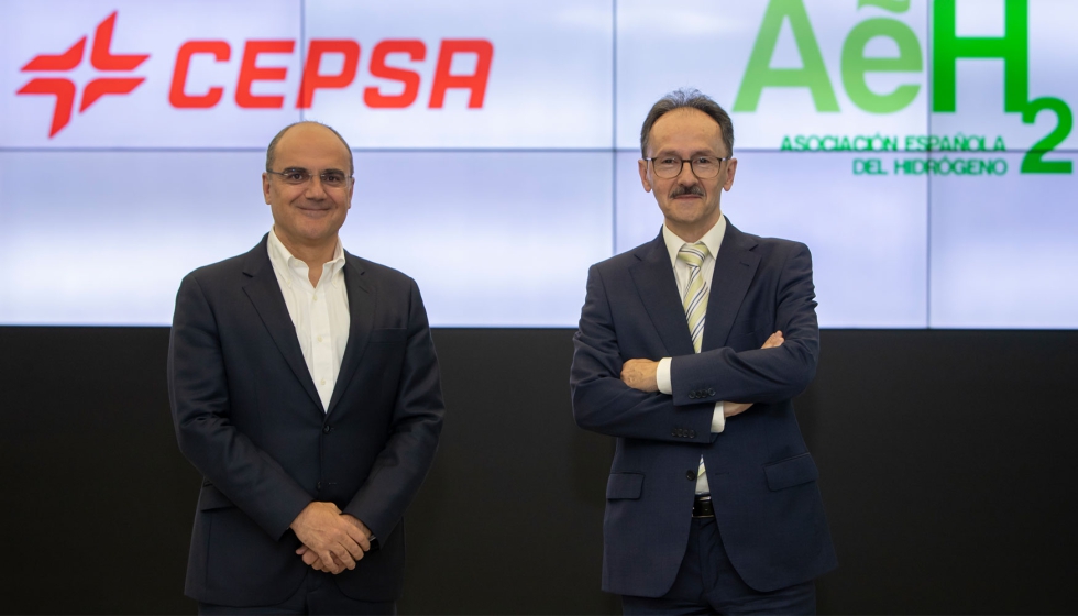 Carlos Barrasa, director Commercial & Clean Energies de Cepsa y Antonio Gonzlez, vicepresidente AeH2