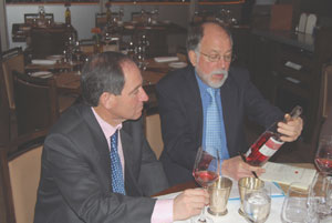 El periodista y enlogo, Michael Apstein, durante la presentacin de los vinos de la DO Manchuela