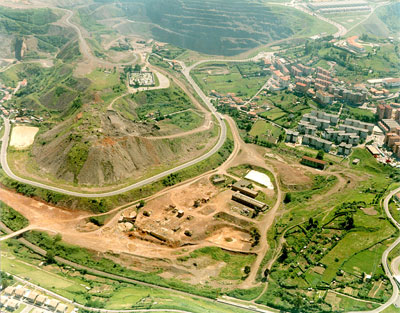 El suelo del parque estuvo dedicado a la explotacin de yacimientos de hierro a cielo abierto hasta la dcada de los sesenta...