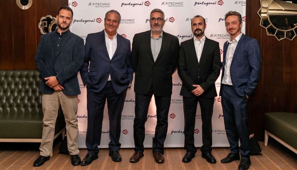 Celebracin de aniversario de la empresa Pentagonal, en la que Carlos Gzquez posa junto a Daniel Vidal y Josep Ribera, de Vitrum...