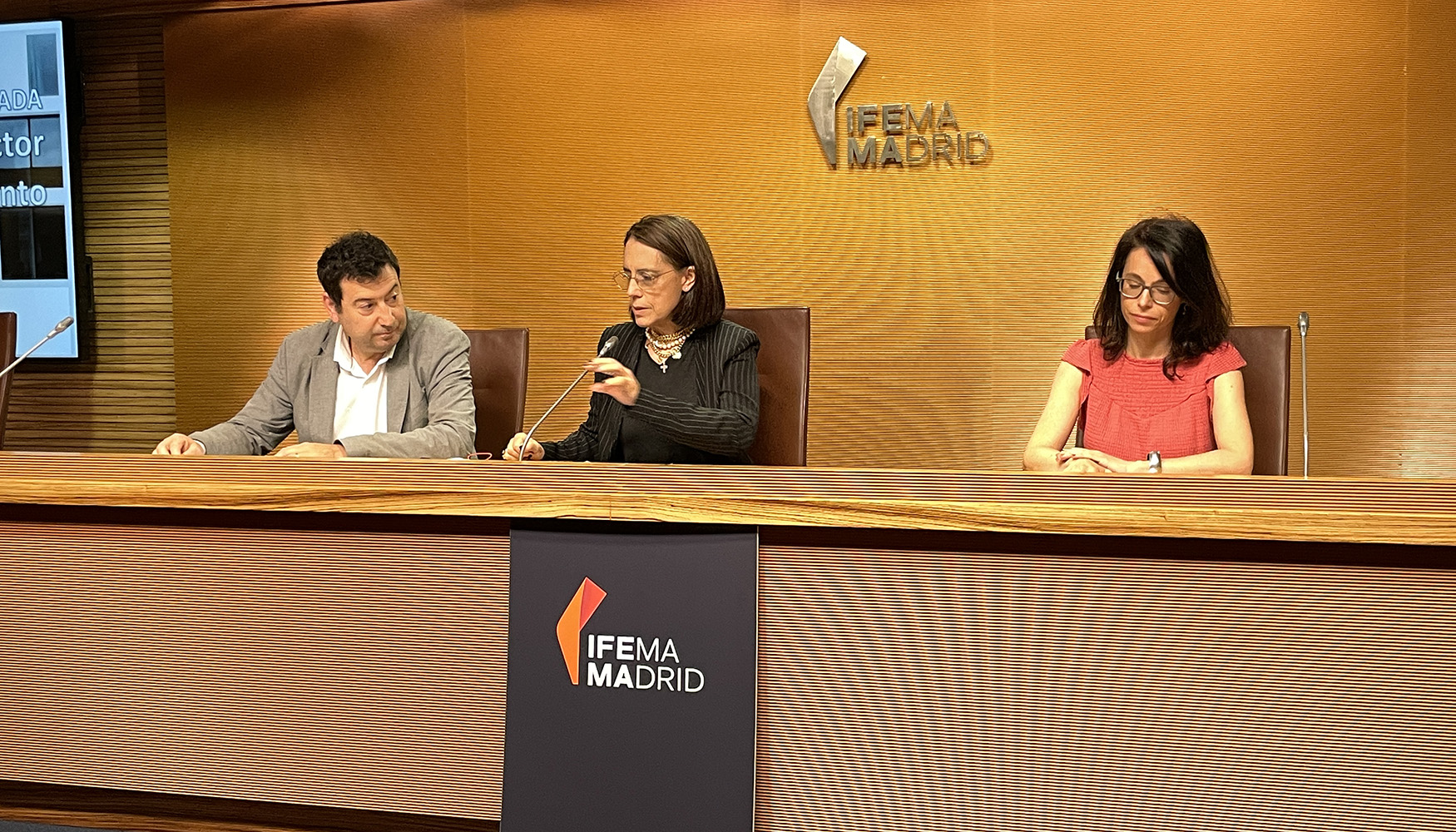 De izquierda a derecha: Pablo Martn, director de Asefave, Lola Gonzlez, directora de Veteco, e Ins Gmez, directora tcnica de Asefave...