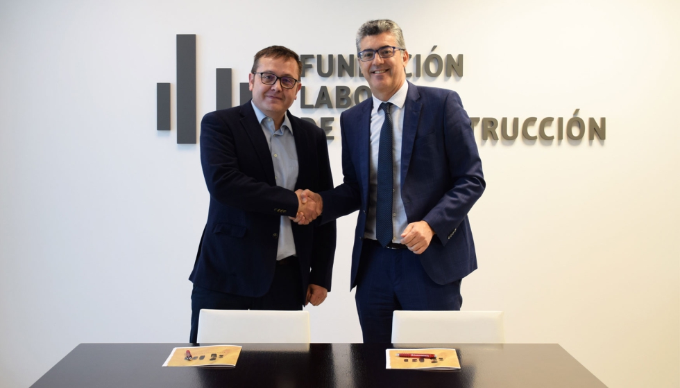 Firma del acuerdo de colaboracin entre Fundacin Laboral de la Construccin y Critas
