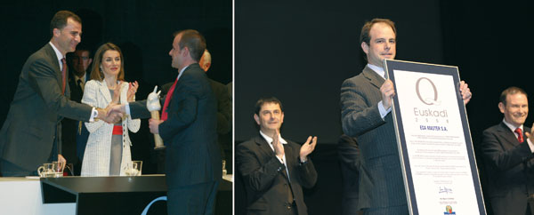 Garmendia Urkizu recibiendo el Premio Novia Salcedo de manos de los prncipes de Asturias y la Q de Plata