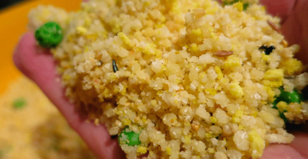 Muchos criadores profesionales prefieren cocinar ellos mismos la pasta de cra que suministran a sus pjaros...