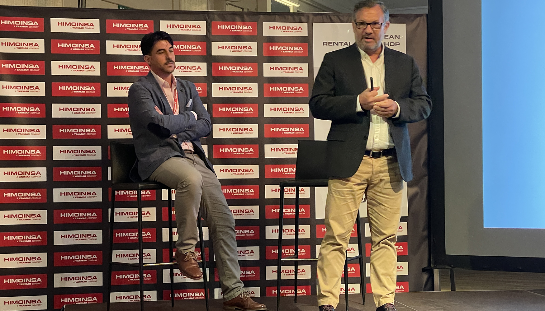 De izquierda a derecha: Fernando Calle, responsable regional de Ventas en Europa, y Jorge Torres, director de Postventa en Himoinsa...
