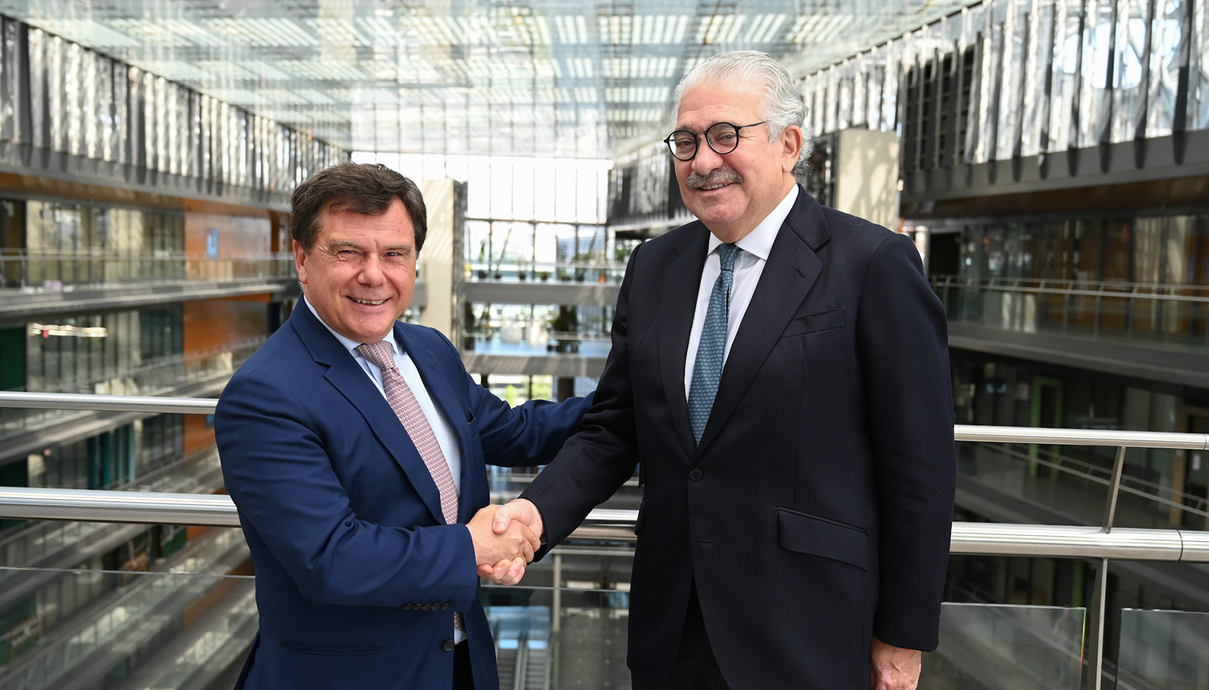 De izquierda a derecha: Isidoro Miranda, CEO de LafargeHolcim Espa�a, y Jos� Bogas, consejero delegado de Endesa