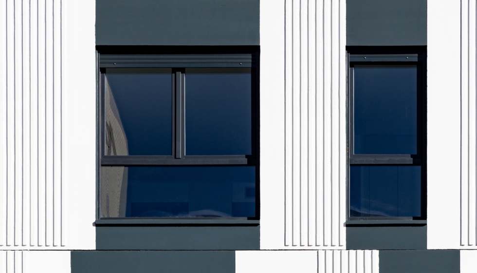 Kmmerling ha aportado a Residencial Mstoles una solucin de ventana practicable co cajn de persiana RolaPlus