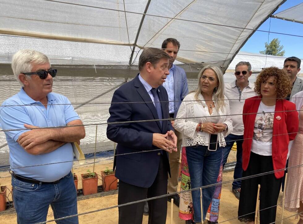 Luis Planas durante su reciente visita a la provincia de Huelva en la que mantuvo encuentros con el sector pesquero...