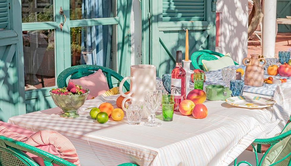 La frescura y el glamour de las residencias de verano se palpan en esta nueva coleccin de cojines de Beleta Living...