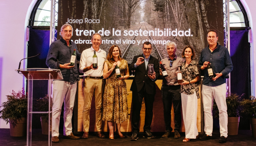 De izquierda a derecha, el vicepresidente de Bodegas Muga, Manuel Muga; el director general de Bodegas Roda...