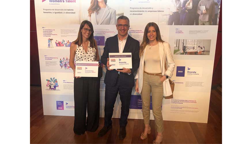 De izquierda a derecha: Vernica Serrano, HR Business Partner de Brico Depot Iberia; Joan Carles Fernndez, director de RR.HH...