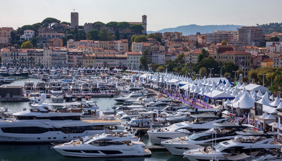 La baha de Cannes es el centro de la nutica durante los das del saln