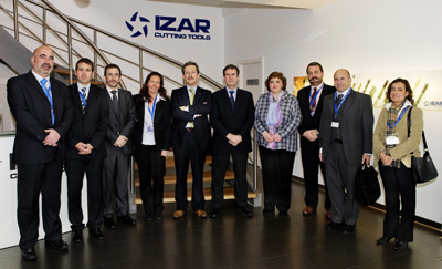 Group photo of the visit to the facilities that Izar has in Amorebieta (Bizkaia)
