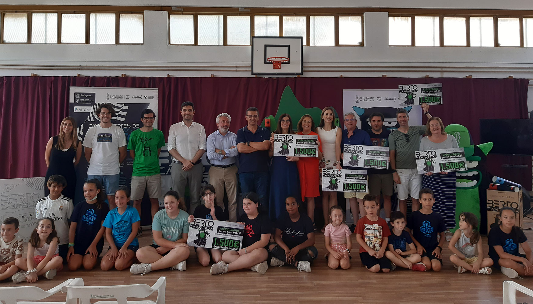 Foto de familia de los ganadores de la V edicin de Berto Zampapilas