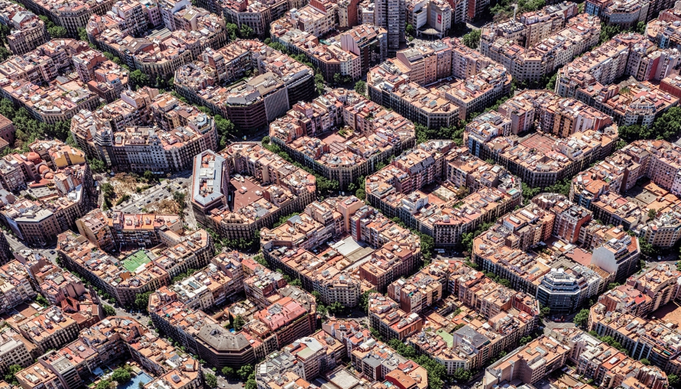 La ciudad de Barcelona impulsa una regeneracin urbana que se completar con los fondos Next Generation, para mejorar el parque de viviendas actual...