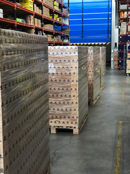 A empresa tem um armazm com um grande nmero de referncias disponveis