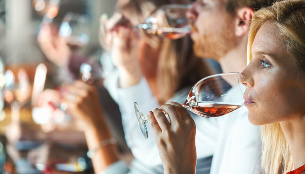 La tesis describe los compuestos qumicos responsables de las sensaciones tctiles del vino