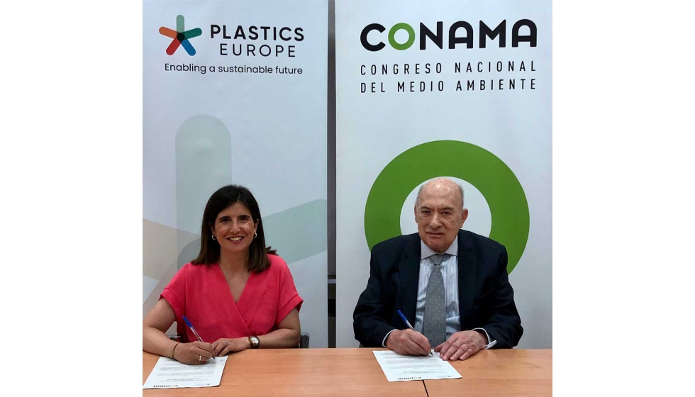Alicia Martn, directora general de Plastics Europe en la regin Ibrica; y Gonzalo Echage Mndez de Vigo, presidente de la Fundacin Conama...