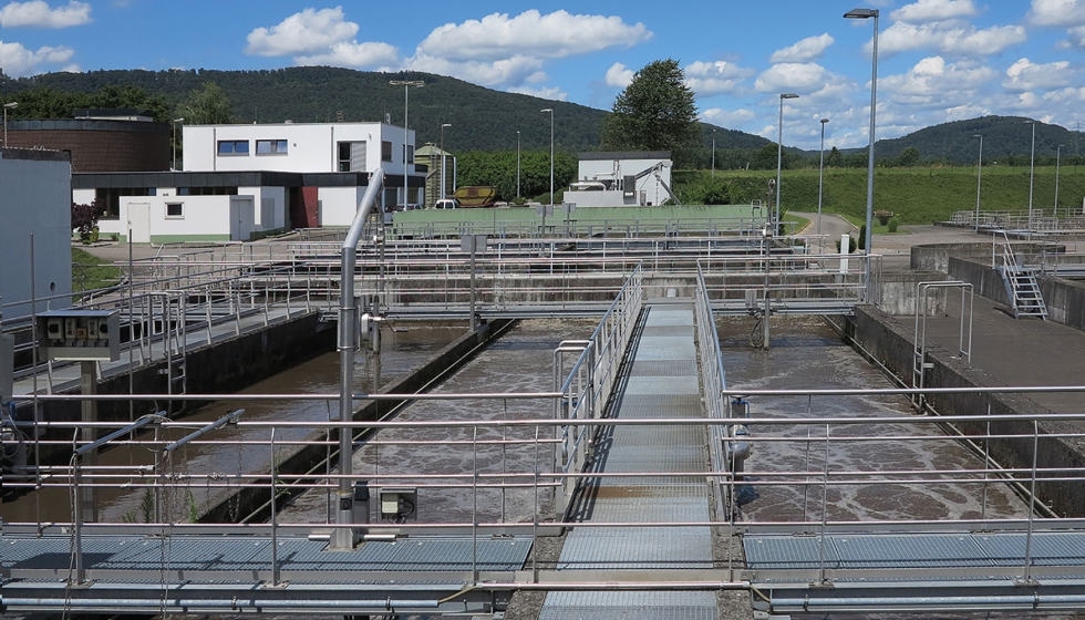 Canales de aireacin en una planta municipal de tratamiento de aguas residuales