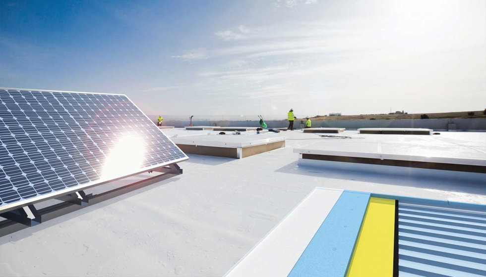 Placas Solares en cubierta cool roof