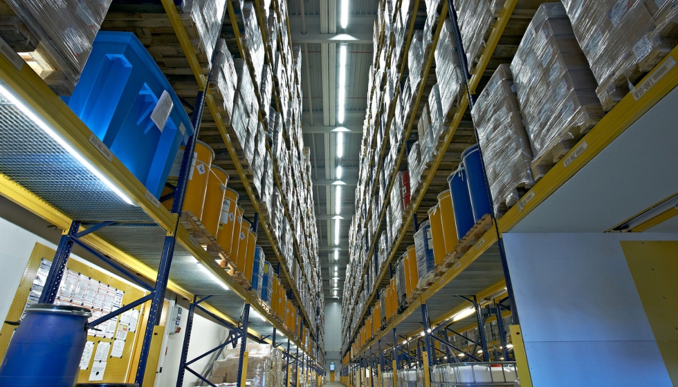 Dachser tambin dispone de almacenes especialmente diseados para el almacenamiento de productos qumicos