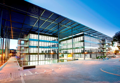 El parque se caracteriza por sus edificios modernos y funcionales y superficies di�fanas para aprovechar al m�ximo el espacio de modo...