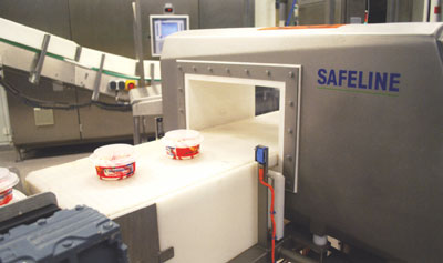 Mettler Toledo team for the detection of metals on ice cream in a German factory